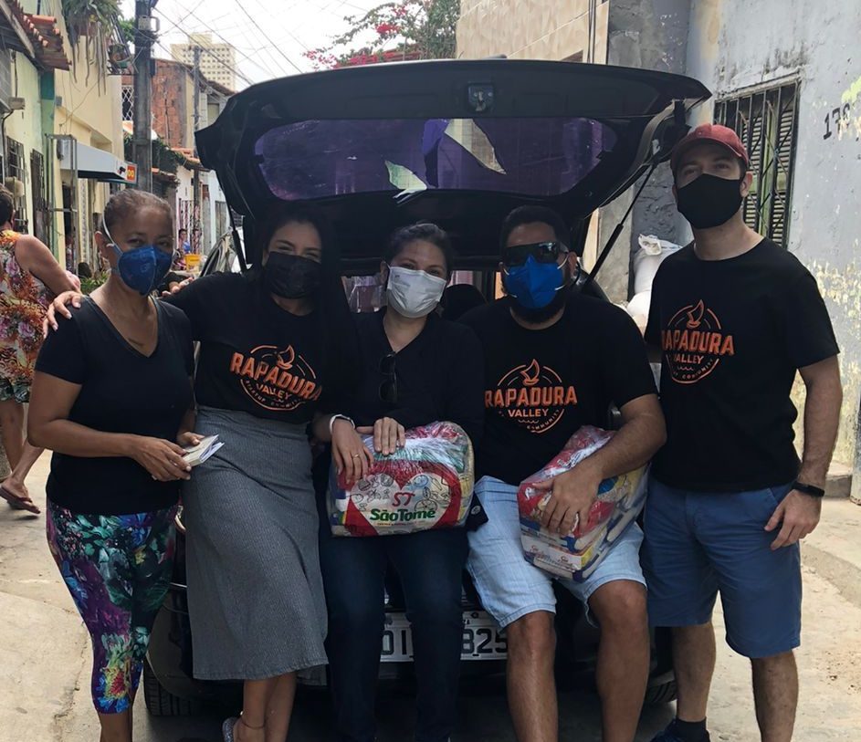 Natal solidário: Rapadura Valley doa mais de 70 cestas básicas a comunidades carentes de Fortaleza