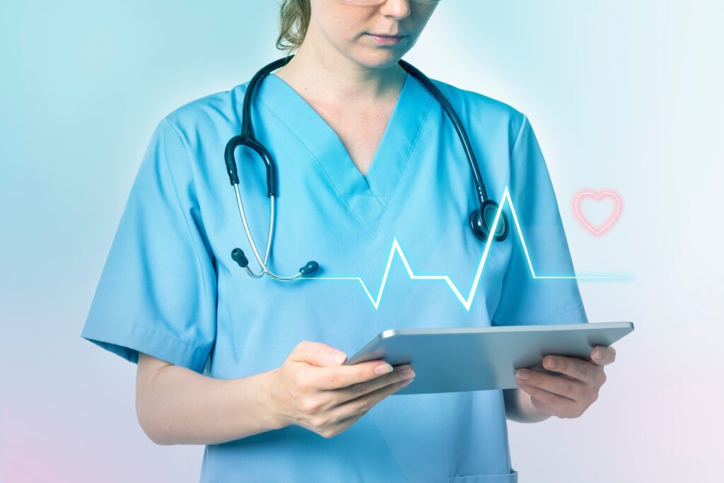 medico usando tablet para diagnosticar tecnologia medica