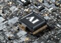 Chip de IA sobre circuito impresso — capa da materia. Imagem: Poder360/Divulgação